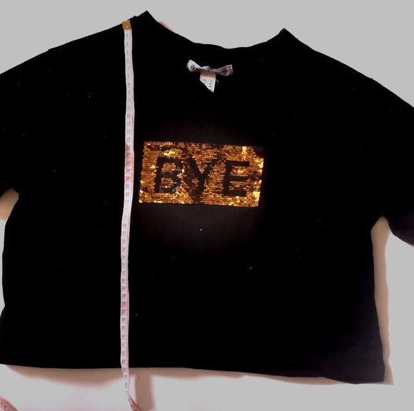 Sequence detail crop top 2 for 20 - Picture 1 of 5